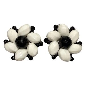 Vintage Black and White‎ Beaded Cluster Clip On Earrings J18-15